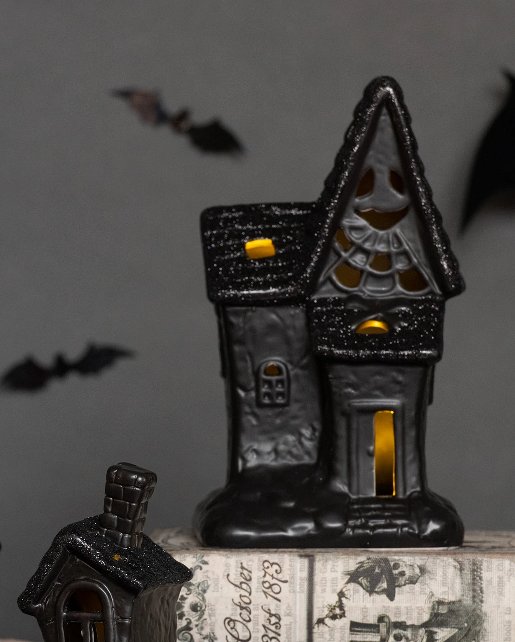 Beleuchtete Glitzer Spukendes Geisterhaus Deko – Bild 2