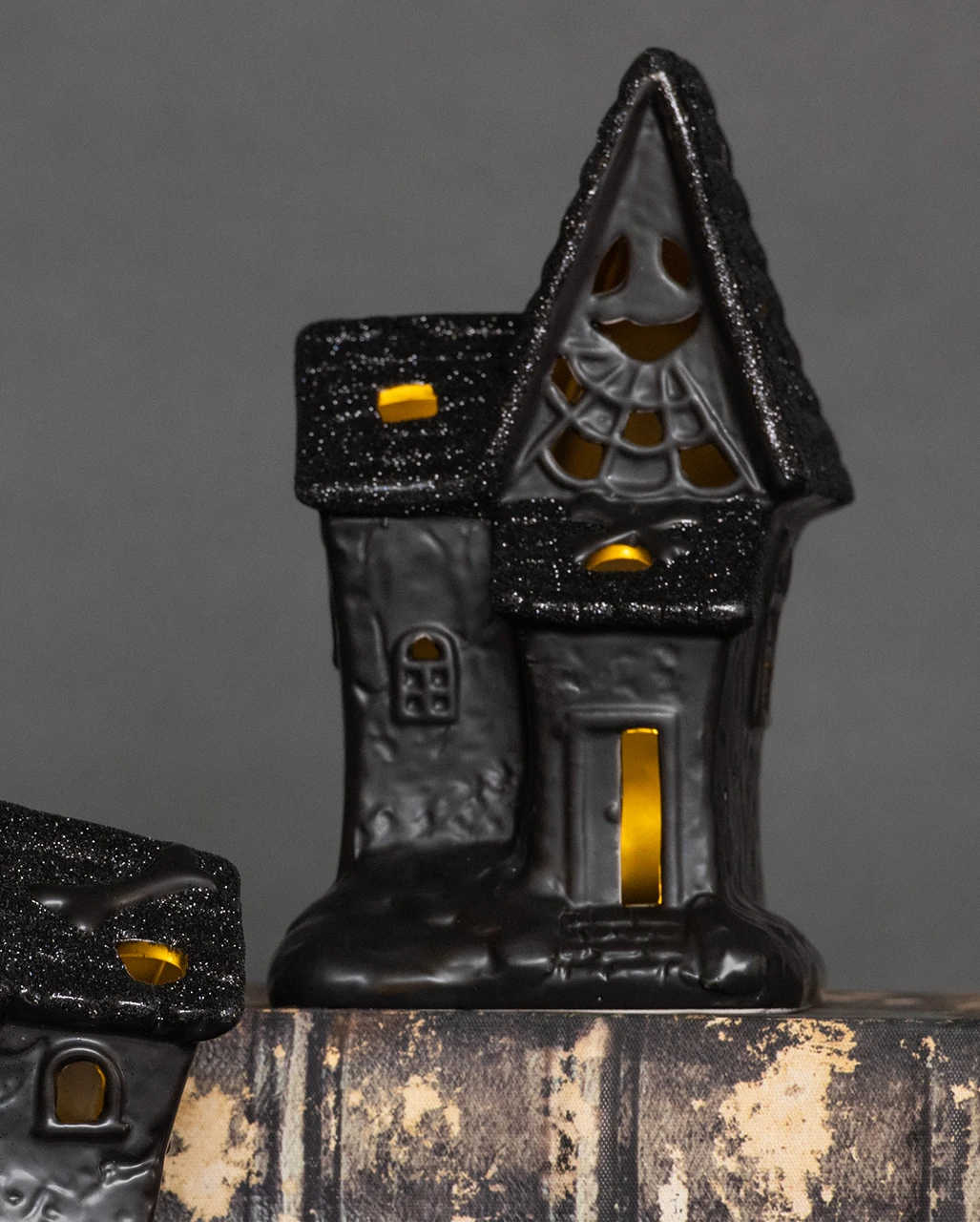 Beleuchtete Glitzer Spukendes Geisterhaus Deko – Bild 3